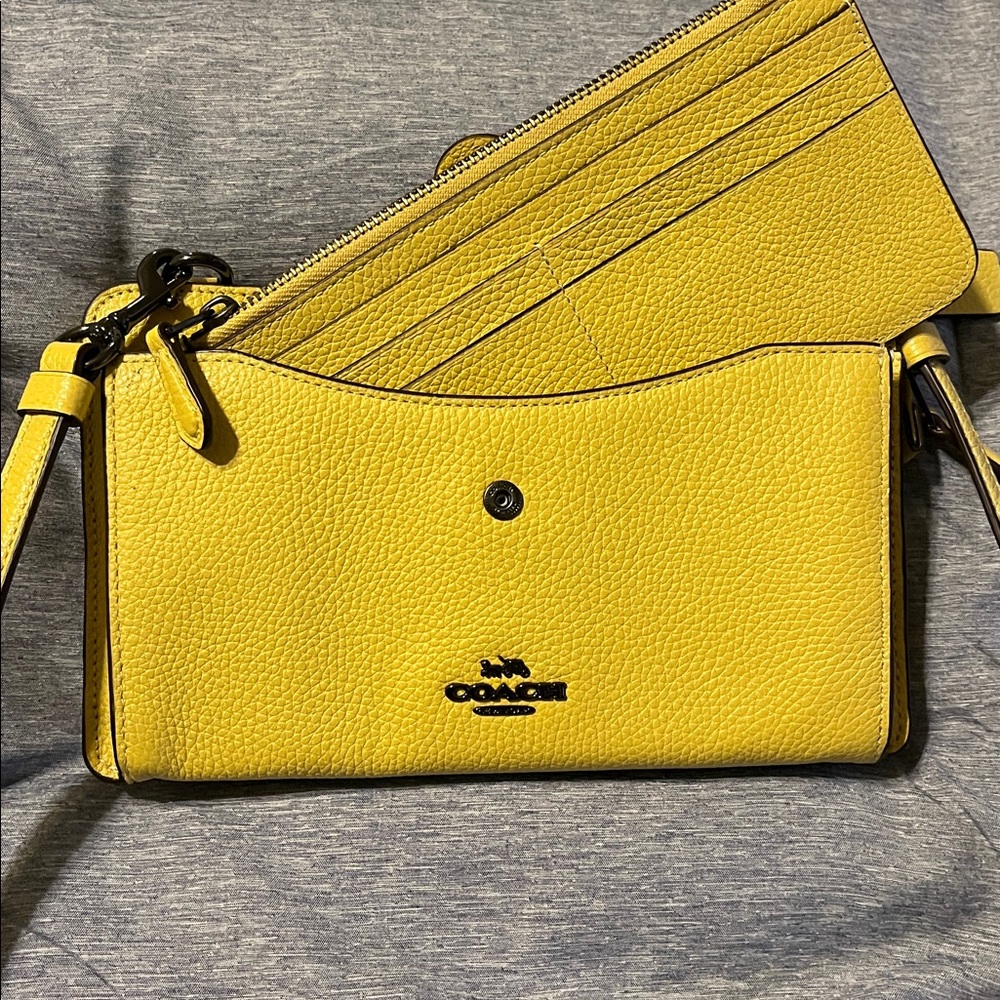 Coach Yellow Leather Crossbody Bag w/ detachable strap and pouch EUC - Picture 3 of 16